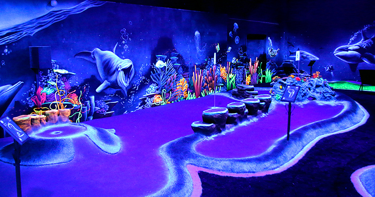 reschkadesigns: Black Light Golf Moa