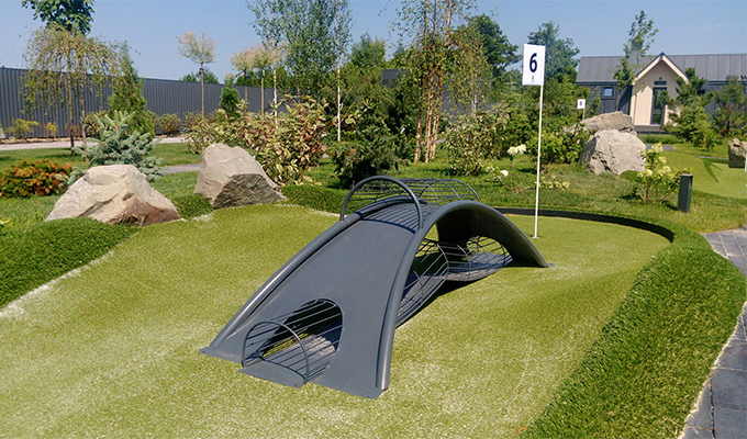 Adventure golf obstacle: bridge
