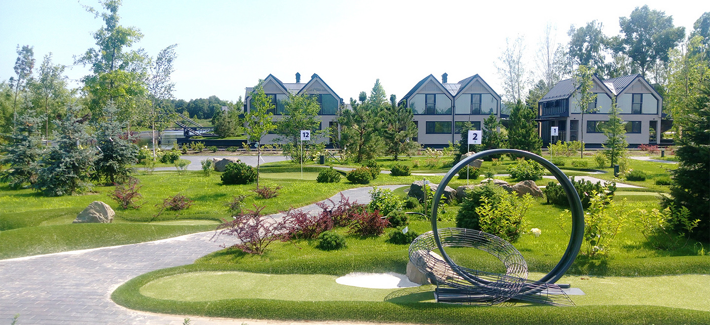 Adventure golf kompakt at Selfish Club in Ukraine